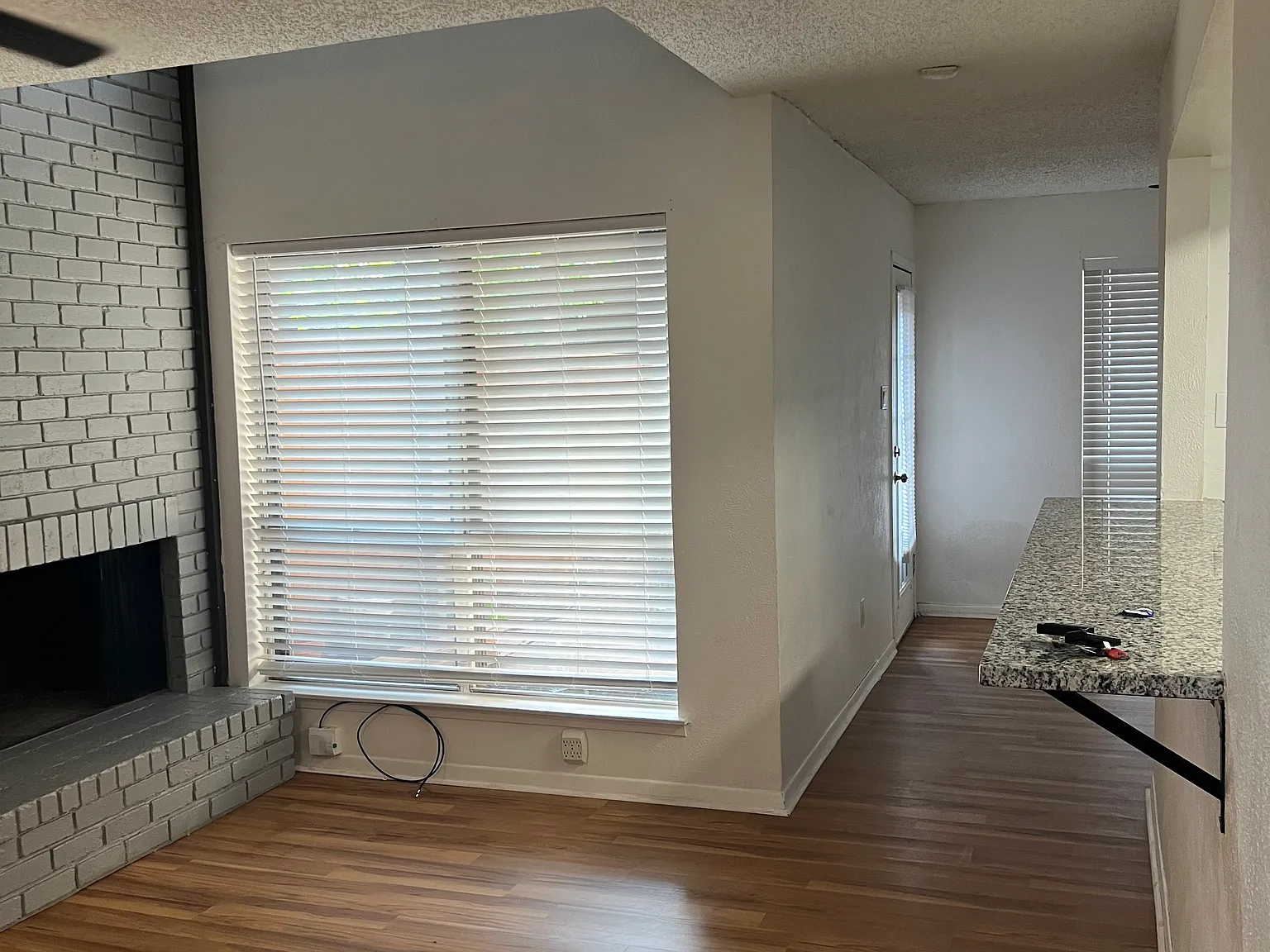 3 bed, 2.5 bath, 1696 sqft, $2,100 — Photo 4