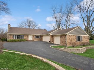 29145 N Gossell Rd, Mundelein, IL 60060