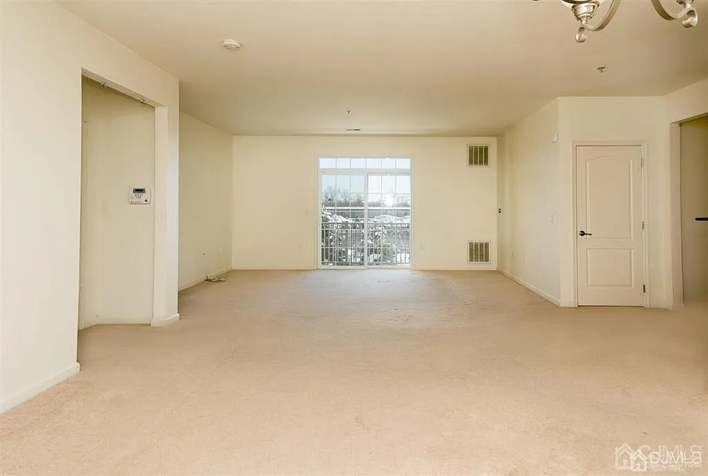 3 bed, 2.0 bath, 1653 sqft, $3,100 — Photo 3