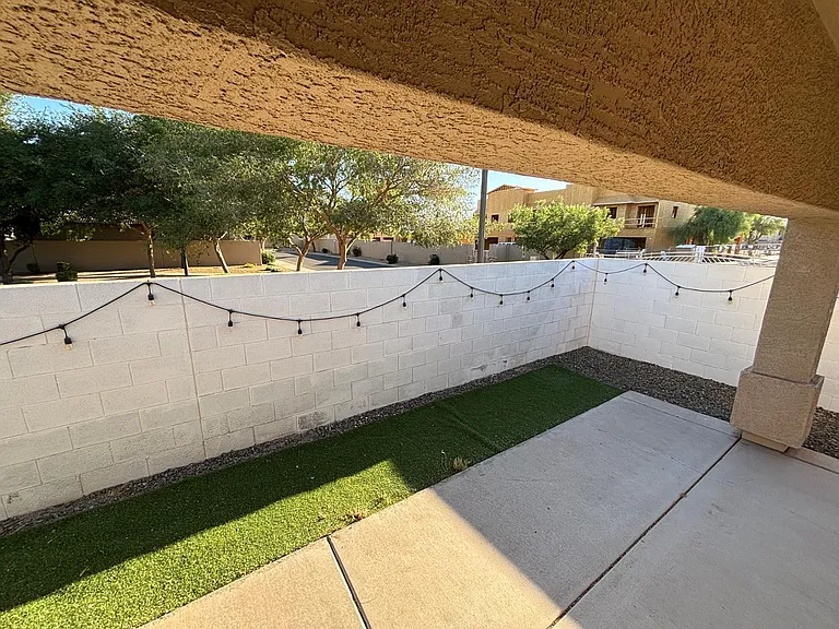948 E Savannah Dr — Photo 20