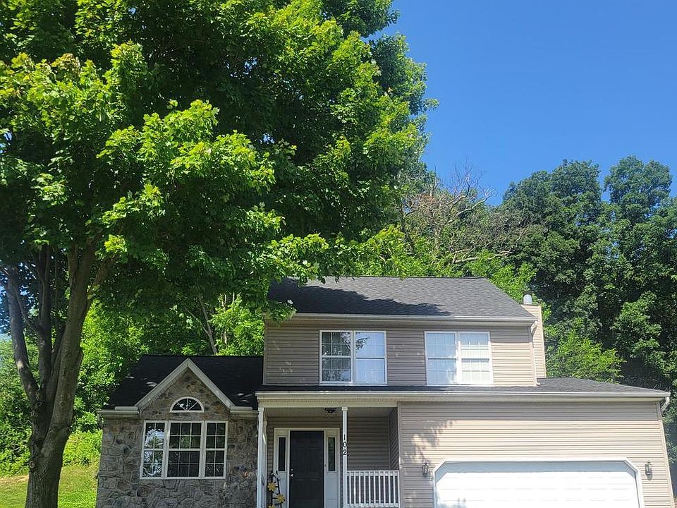 2nd image of 102 Mason Runn Ln