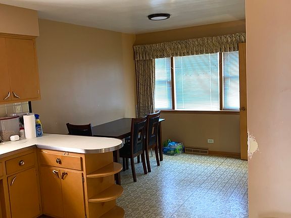 5th image of 10722 S Avenue B