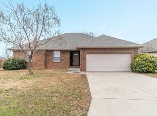 995 W Cambridge Ave, Nixa, MO 65714