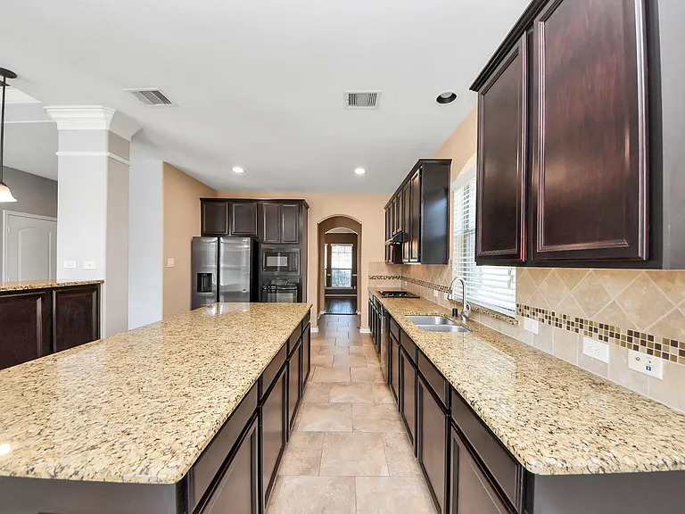 9427 Sapphire Bay Ln — Photo 16