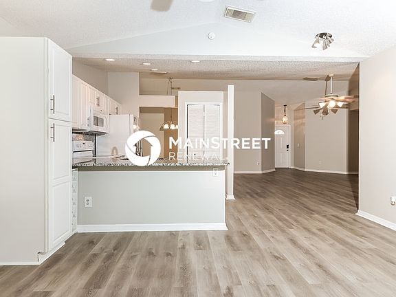 4th image of 2307 SW Kent Cir