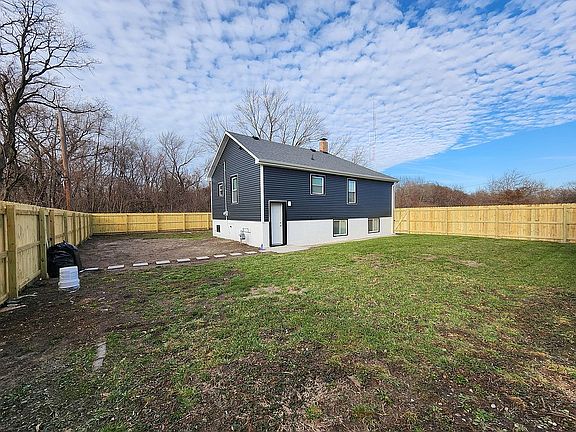 3rd image of 3362 Virginia St