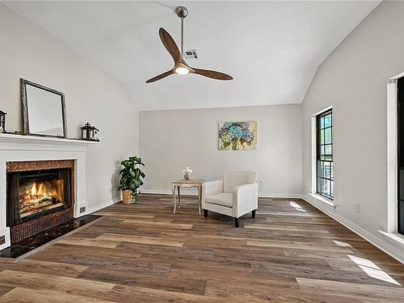 5th image of 70381 L St