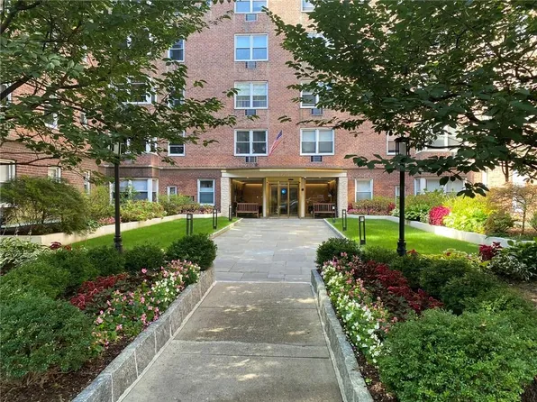 120 E Hartsdale Avenue #4M, Hartsdale, NY 10530