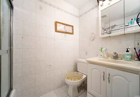 5th image of 6533 Admiral Ave