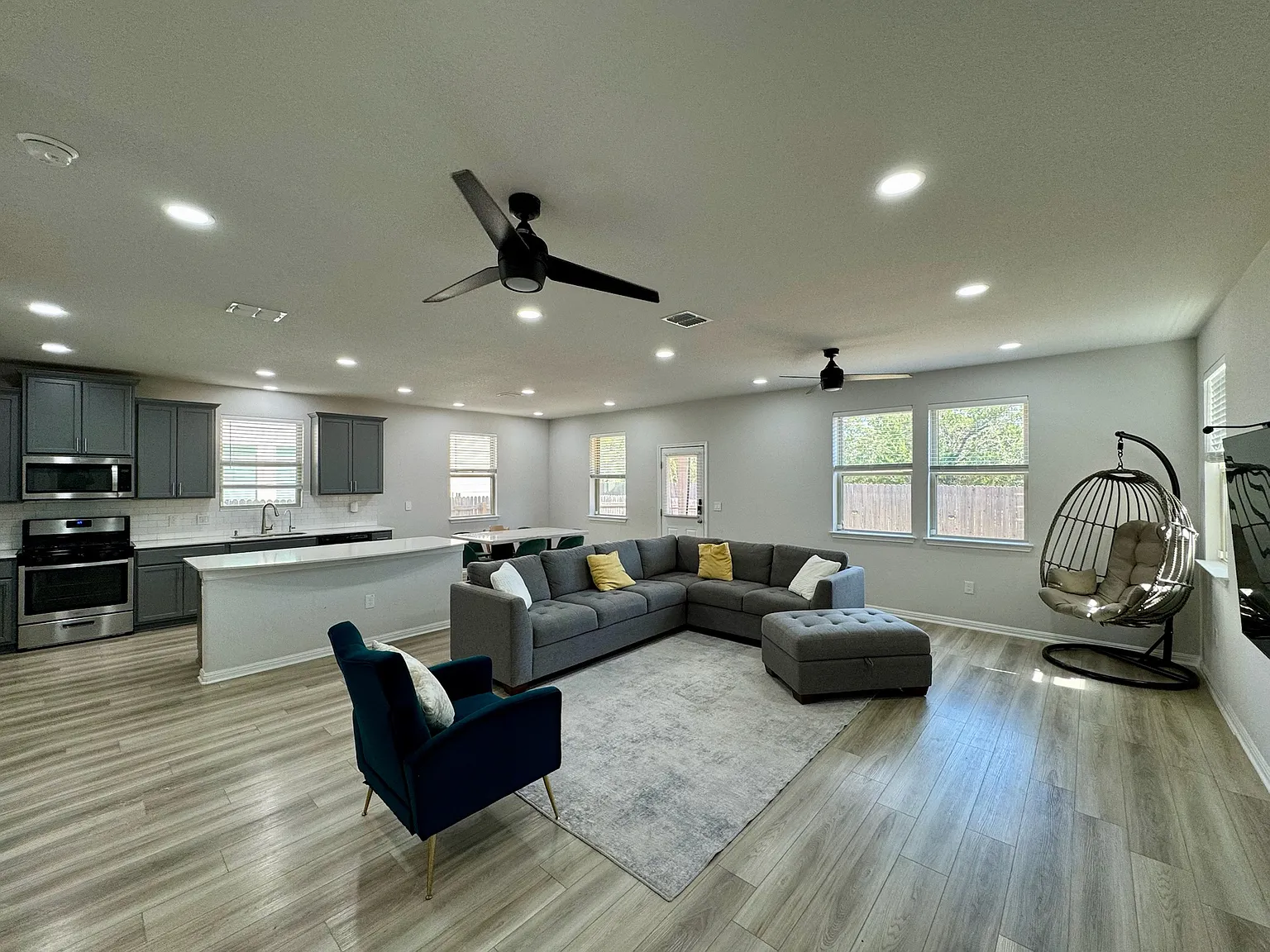 4 bed, 2.5 bath, 2044 sqft, $2,250 — Photo 3