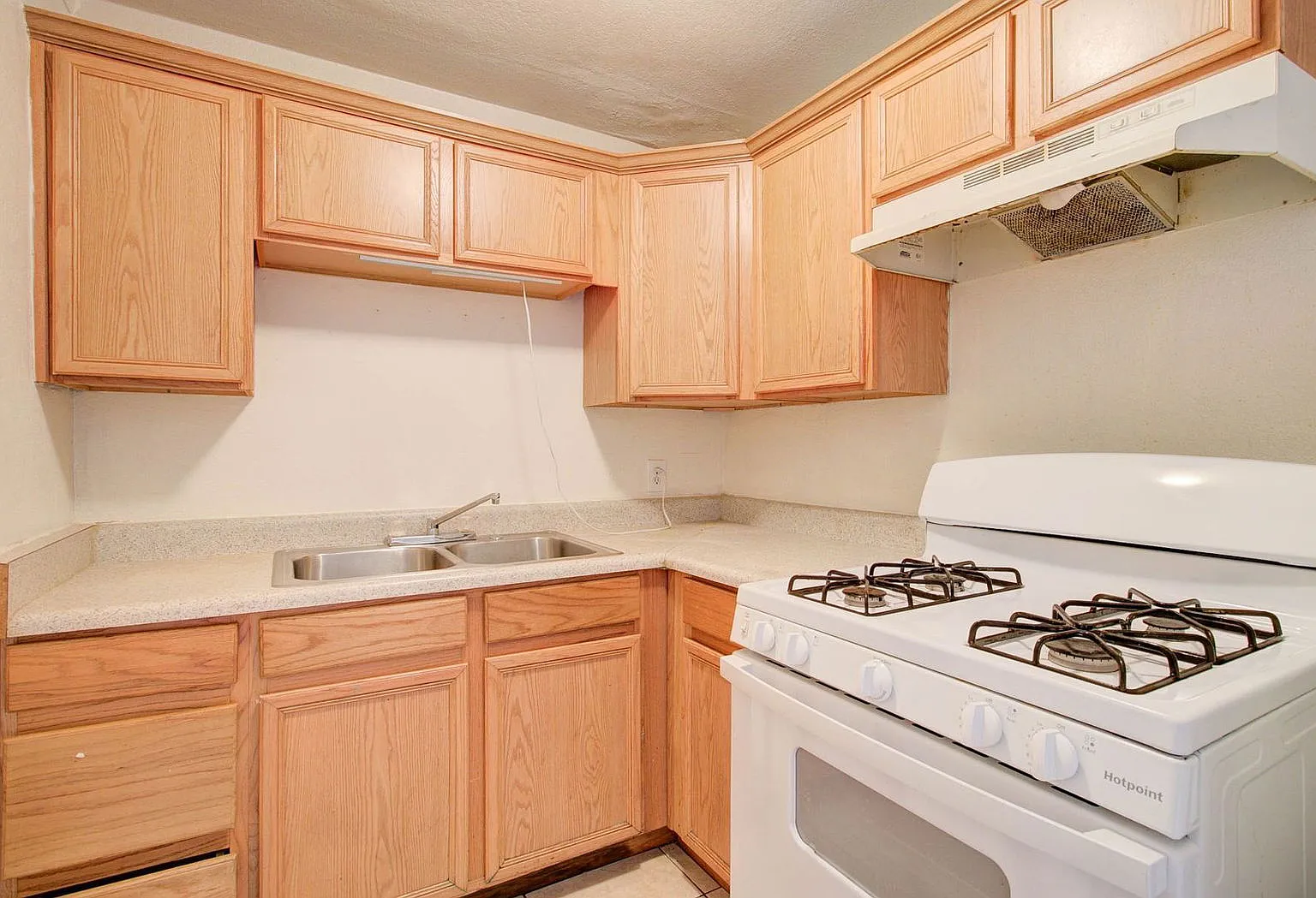 251 W Northern Ave — Photo 1