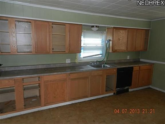 4th image of 1557 Raymond St