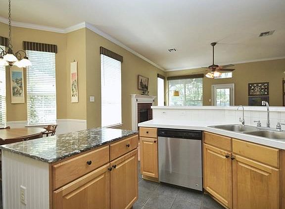 4th image of 118 Pecan Vista Ln