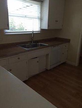 5th image of 22657 Clarendon St