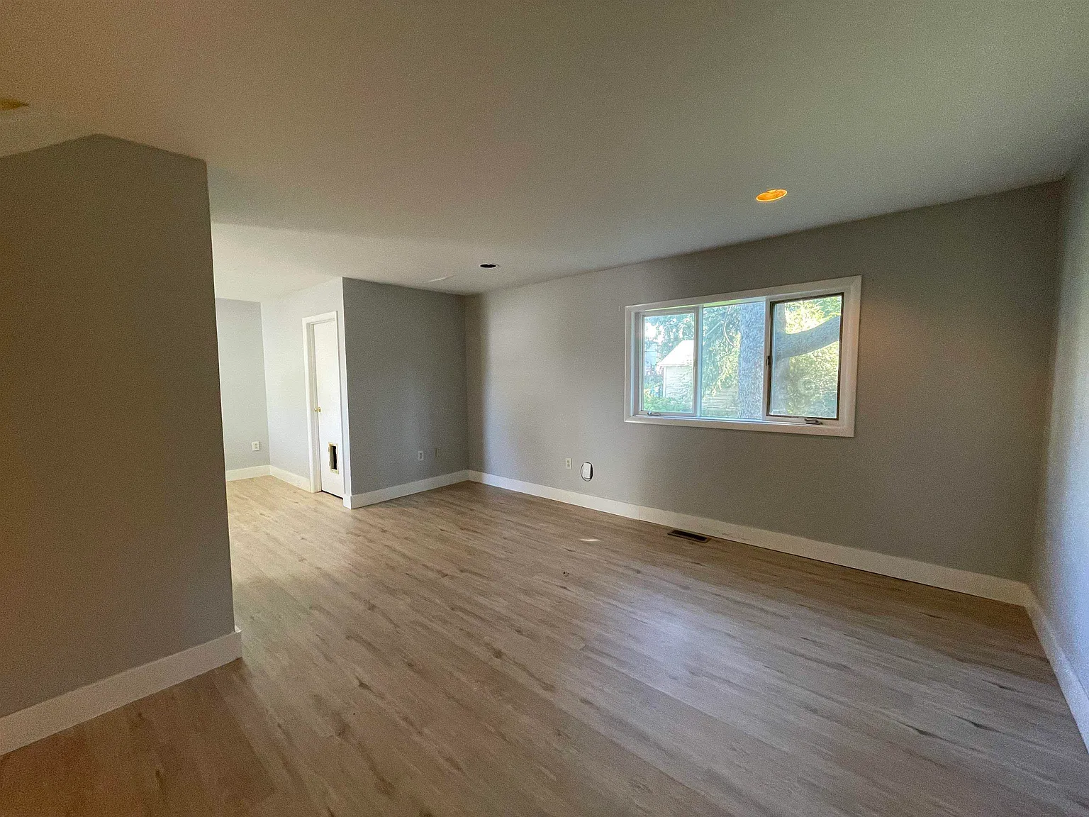 2 bed, 1.0 bath, 1200 sqft, $1,800 — Photo 2