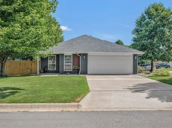 1935 Malcolm Mosby Drive, Neosho, MO 64850