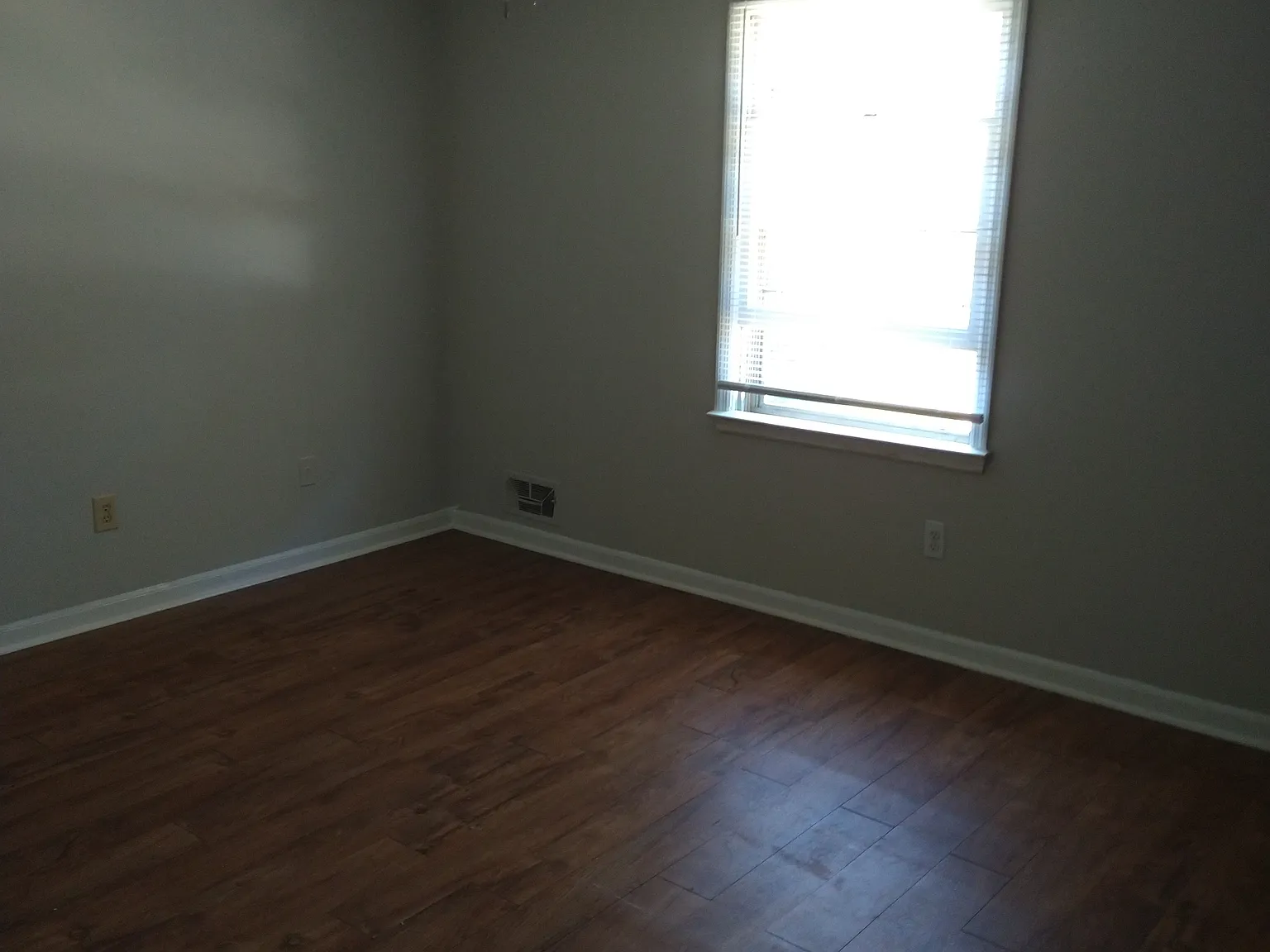 2 bed, 900 sqft, $1,350 — Photo 2