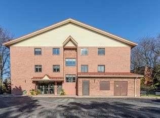 1275 Cornerbrook Pl #102, Mississauga, ON L5C 3J3