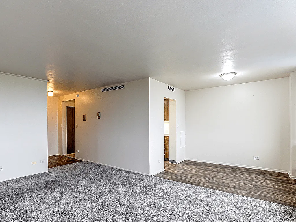 Lansing Tower Apartments — Photo 4
