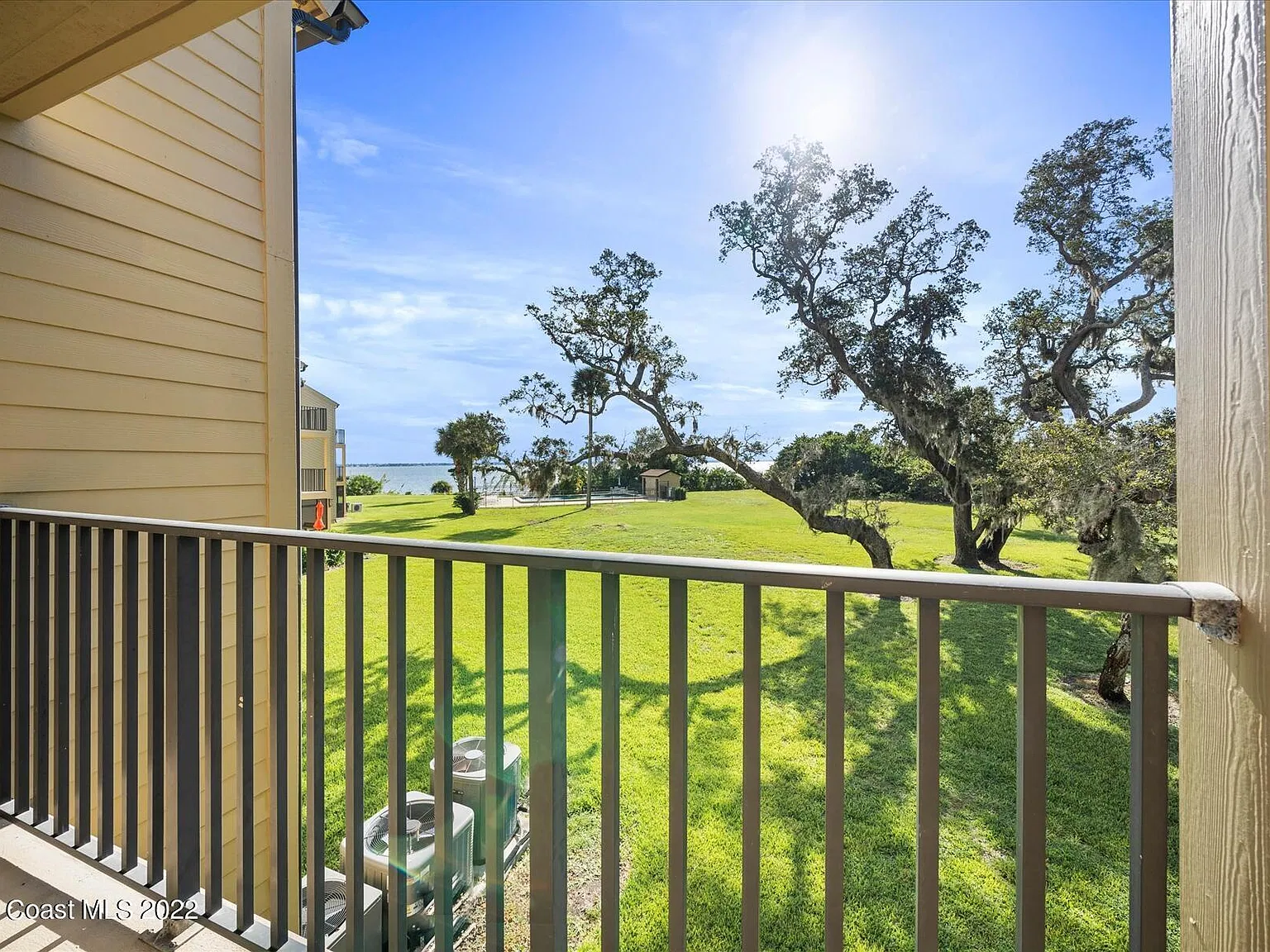2 bed, 2.5 bath, 1566 sqft, $2,000 — Photo 1