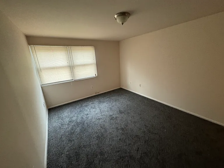 9924 Mallard Dr — Photo 3