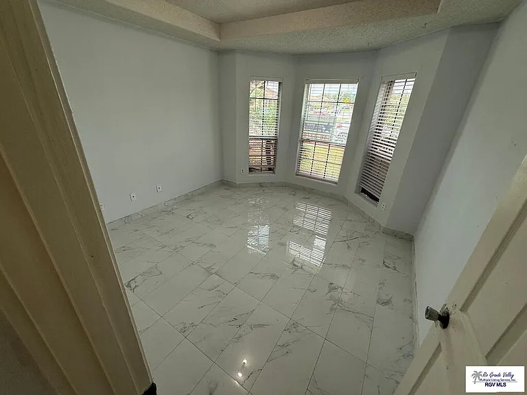 2811 Pompeii St — Photo 4
