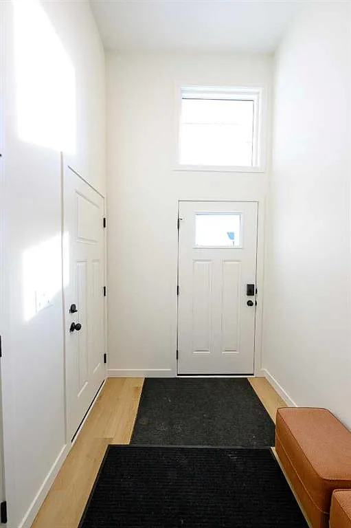 3 bed, 2.0 bath, 1268 sqft, $2,800 — Photo 2