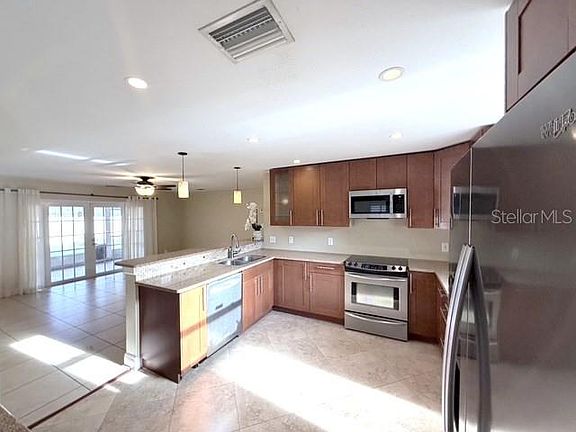 4th image of 2410 SHERBROOKE ROAD