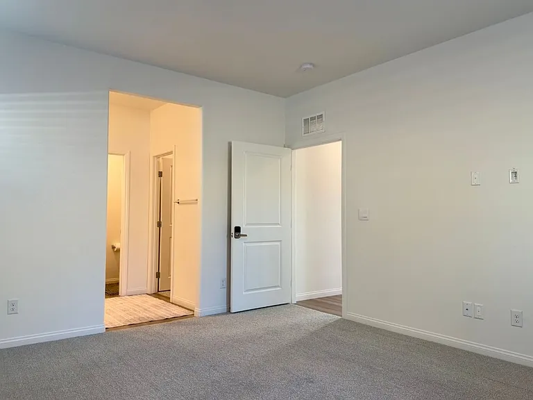 1671 Douglas Creek St — Photo 6