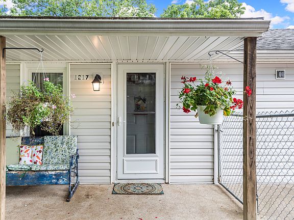 2nd image of 1217 Katy Ln