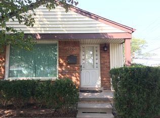 11281 Karen St, Livonia, MI 48150