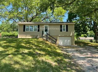 1809 N Davidson Rd, Independence, MO 64058