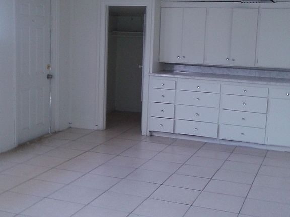 5th image of 2312 E McWilliams Ave