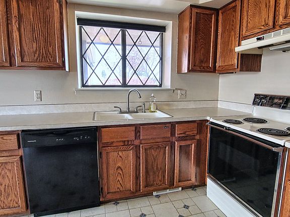 3rd image of 3653 Alderdale Dr