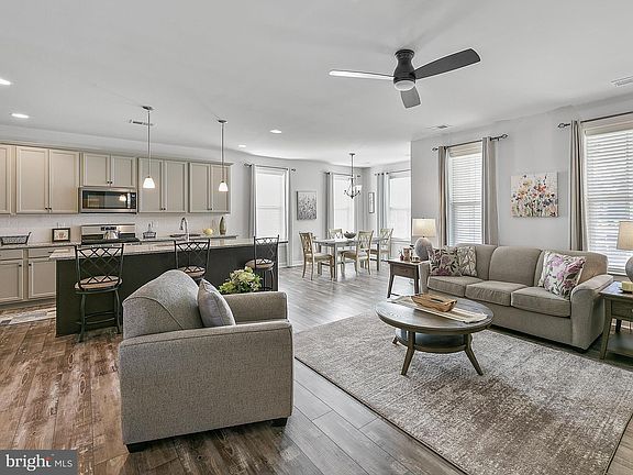 5th image of 23 Grey Fox Ln