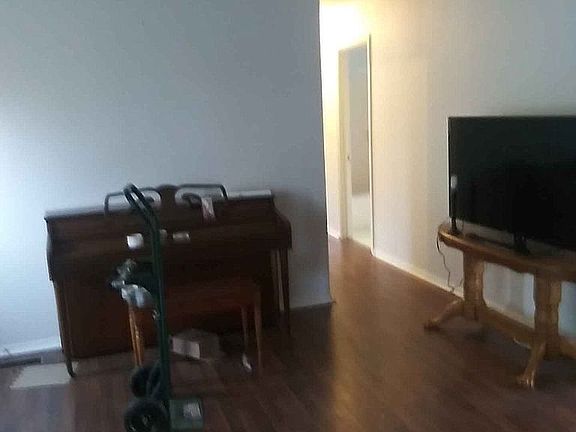 5th image of 920 Independence Ave