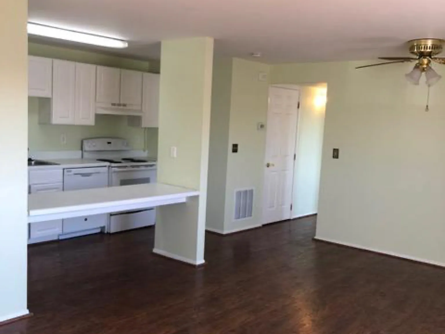2 bed, 894 sqft, $1,900 — Photo 3