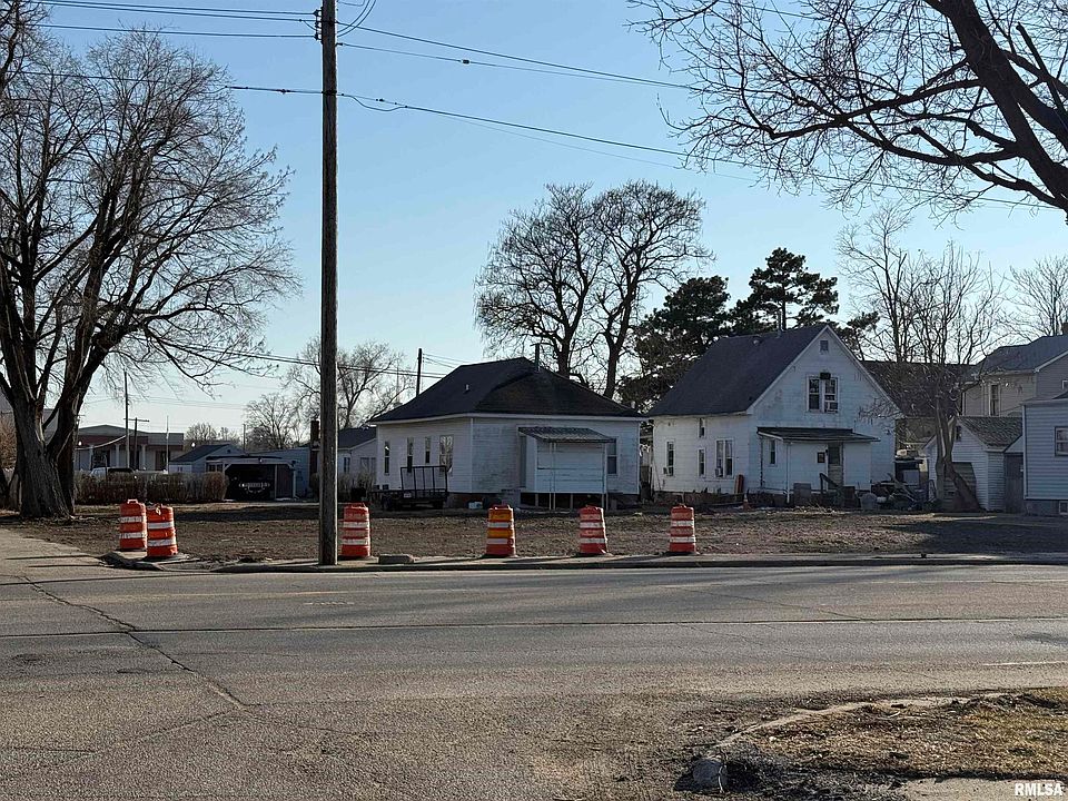 1st image of 360 E Locust St