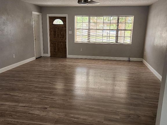 3rd image of 12044 De Leon Dr