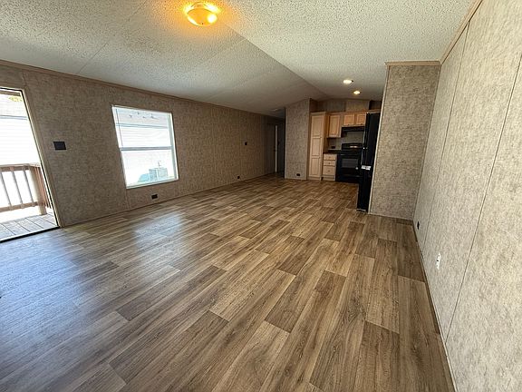 4th image of 310 Hester Ave #208