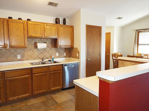 5th image of 414 Autumn Dr APT C