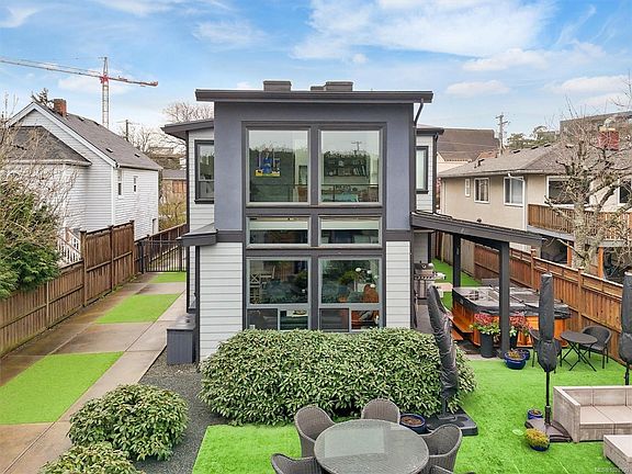 3rd image of 838 Old Esquimalt Rd