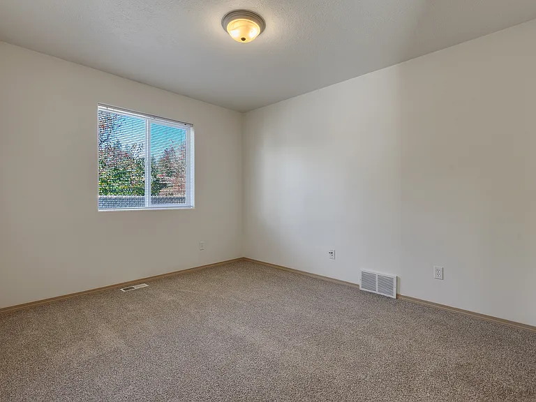 10710 E 11th Ln — Photo 14