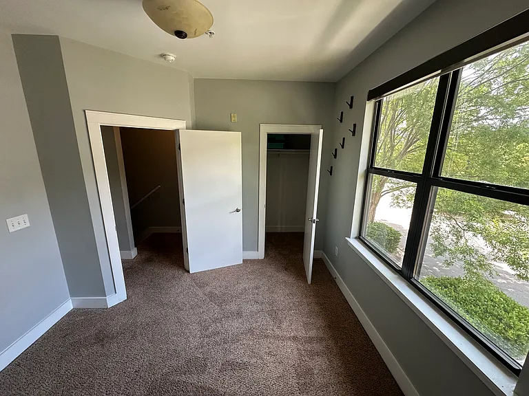 946 E 8th St #946 — Photo 24