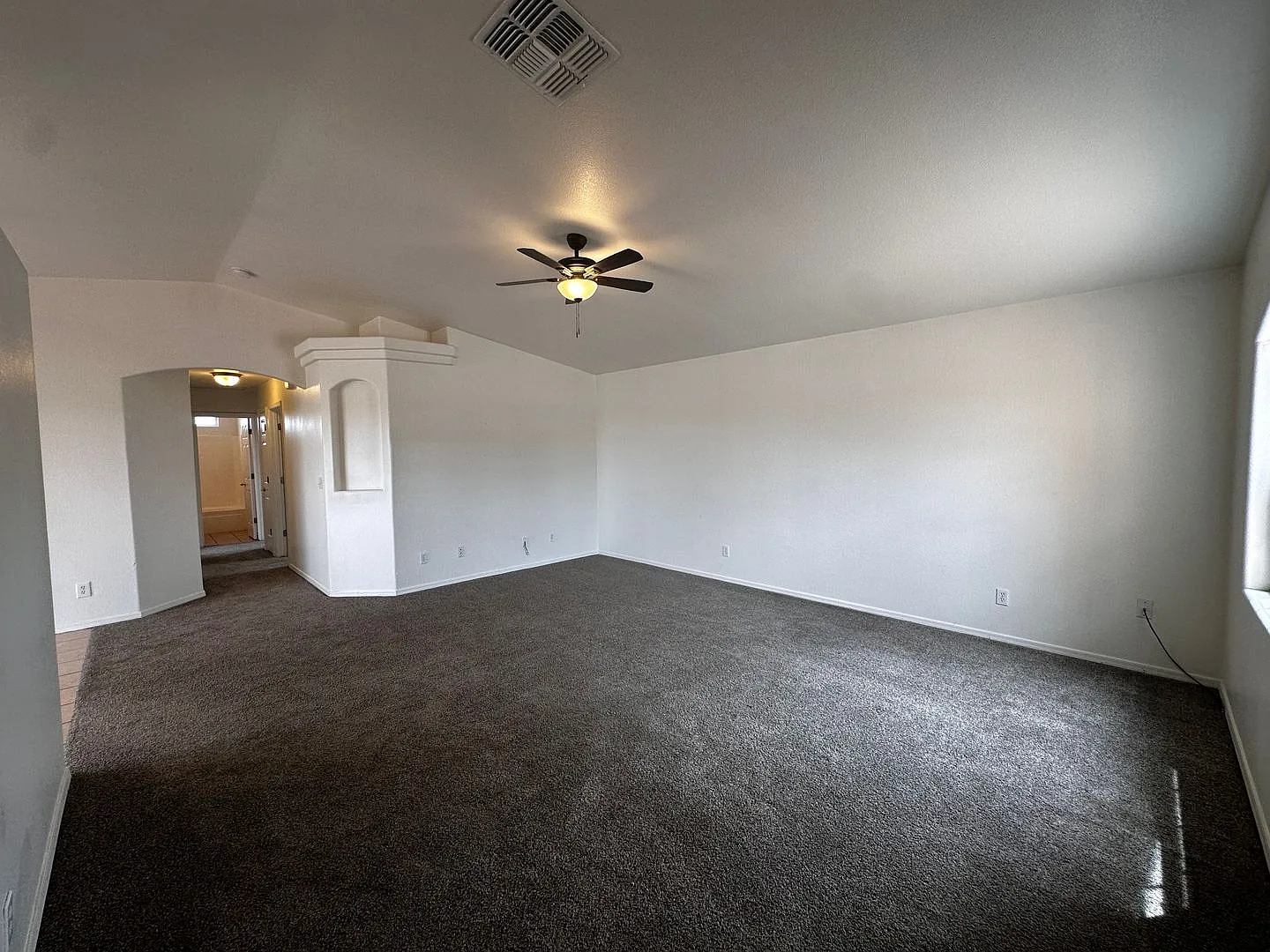 3 Bedroom 2 Bathroom Home — Photo 2