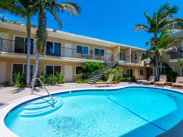 8740 Owensmouth Ave, Canoga Park, CA