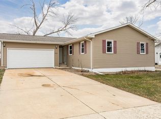 3221 1st St, Marion, IA 52302