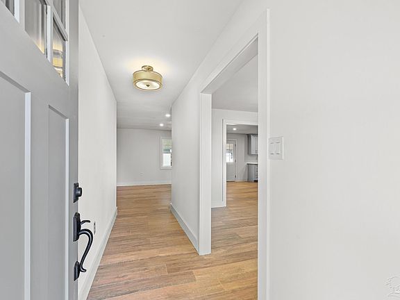 5th image of 7988 Malone Rd