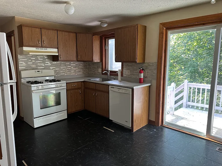 44 Gillis St #G — Photo 6