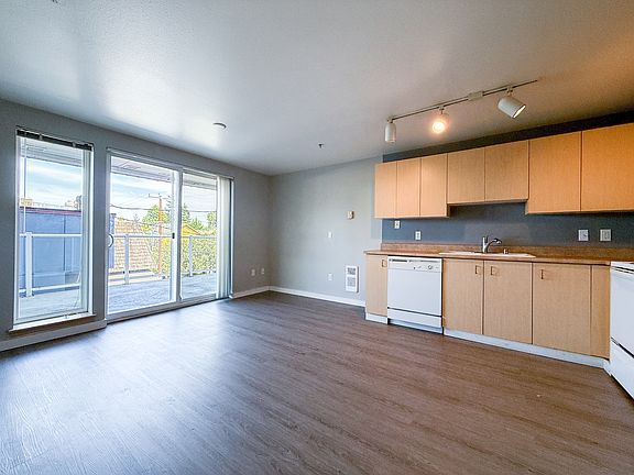 3rd image of 5200 Roosevelt Way NE #204